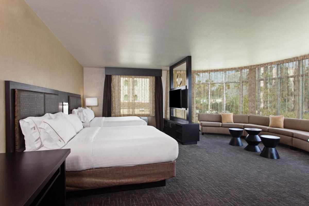 Holiday Inn Express & Suites Anaheim Resort Area by IHG - Housity