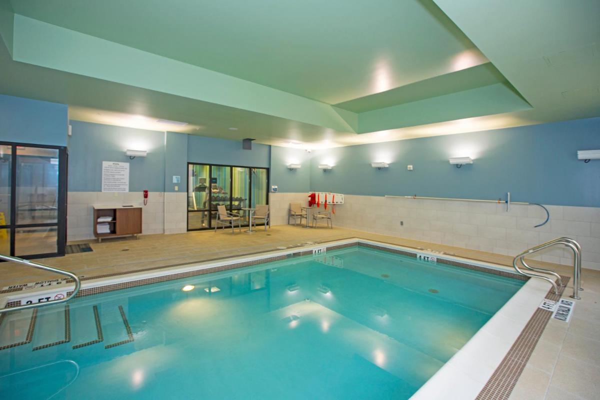 Holiday Inn Express & Suites Pittsburgh North Shore, an IHG Hotel - Housity