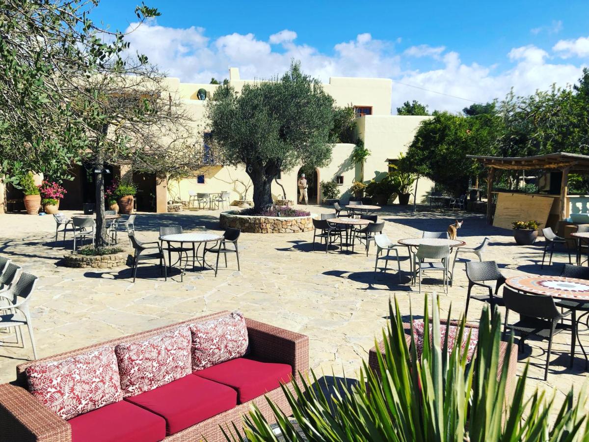 Un restaurante o sitio para comer en Agroturismo Can Talaias San CArlos