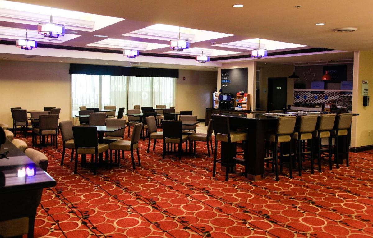 Holiday Inn Express & Suites Cumberland - La Vale by IHG - Housity