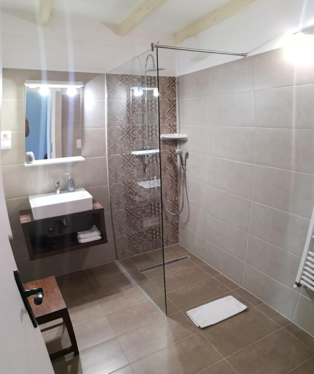 Varga Villa - Housity