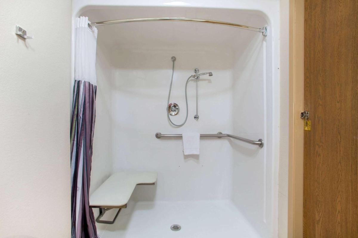 La Quinta by Wyndham Springfield South - Housity