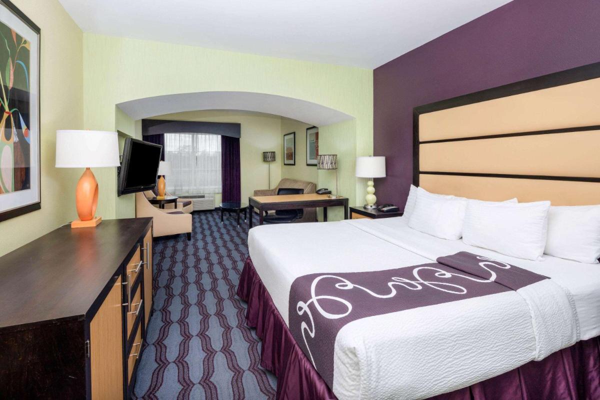 La Quinta by Wyndham Hinesville - Fort Stewart - Housity