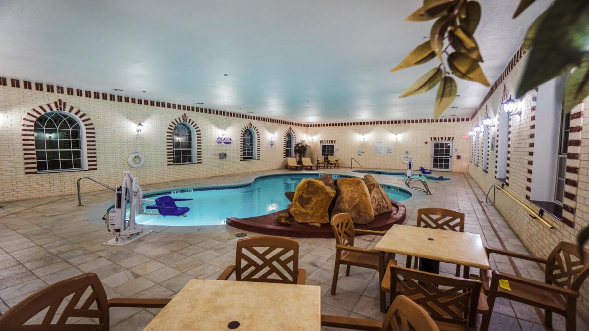 Holiday Inn Express Hotel & Suites Pampa by IHG - Housity