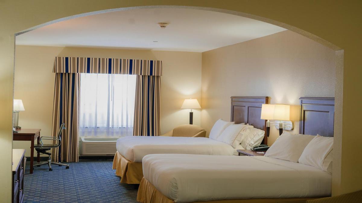 Holiday Inn Express Hotel & Suites Pampa by IHG - Housity