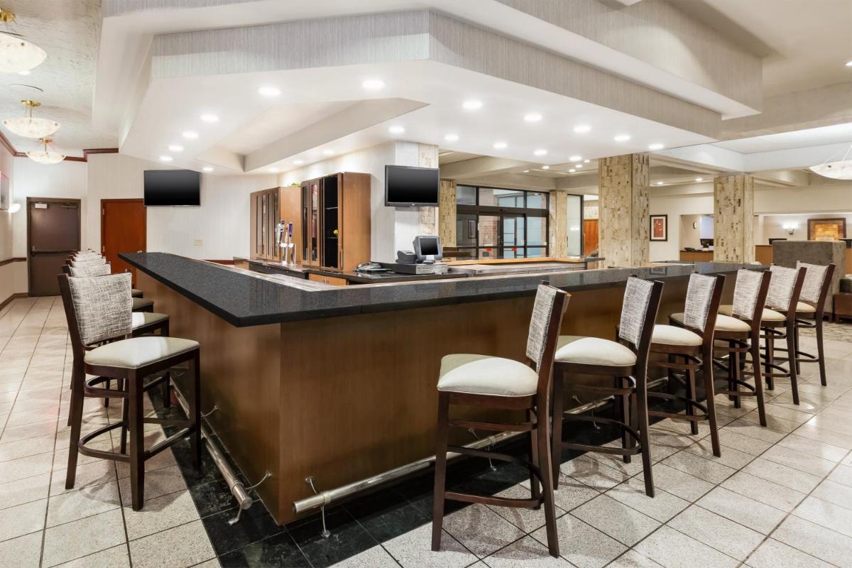 Crowne Plaza Columbus North - Worthington, an IHG Hotel - Housity