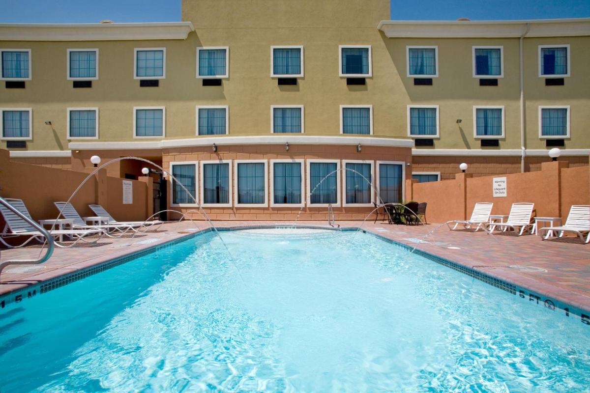 Holiday Inn Express Hotel and Suites Kingsville, an IHG Hotel - Housity