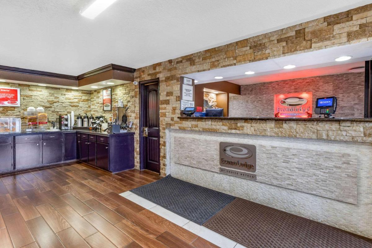 Econo Lodge - Housity