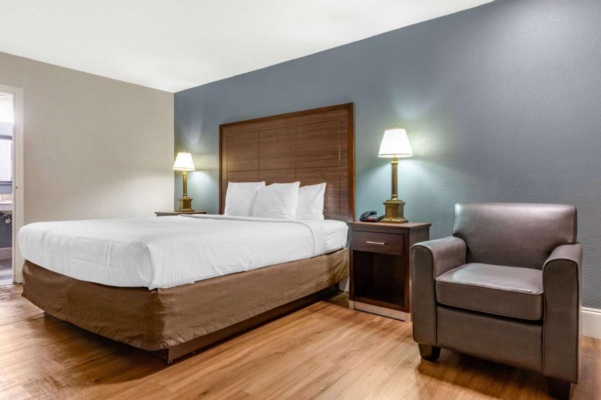 Econo Lodge - Housity