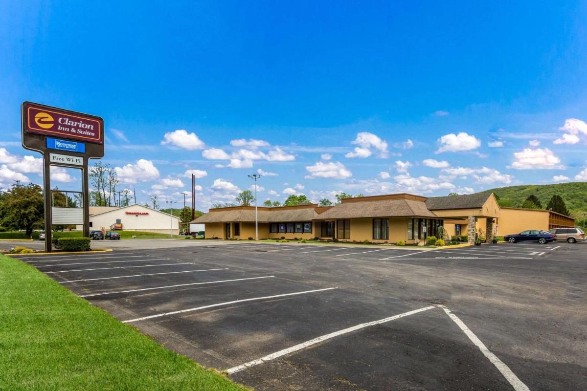 Fairmount Inn & Suites - Stroudsburg, Poconos - Housity