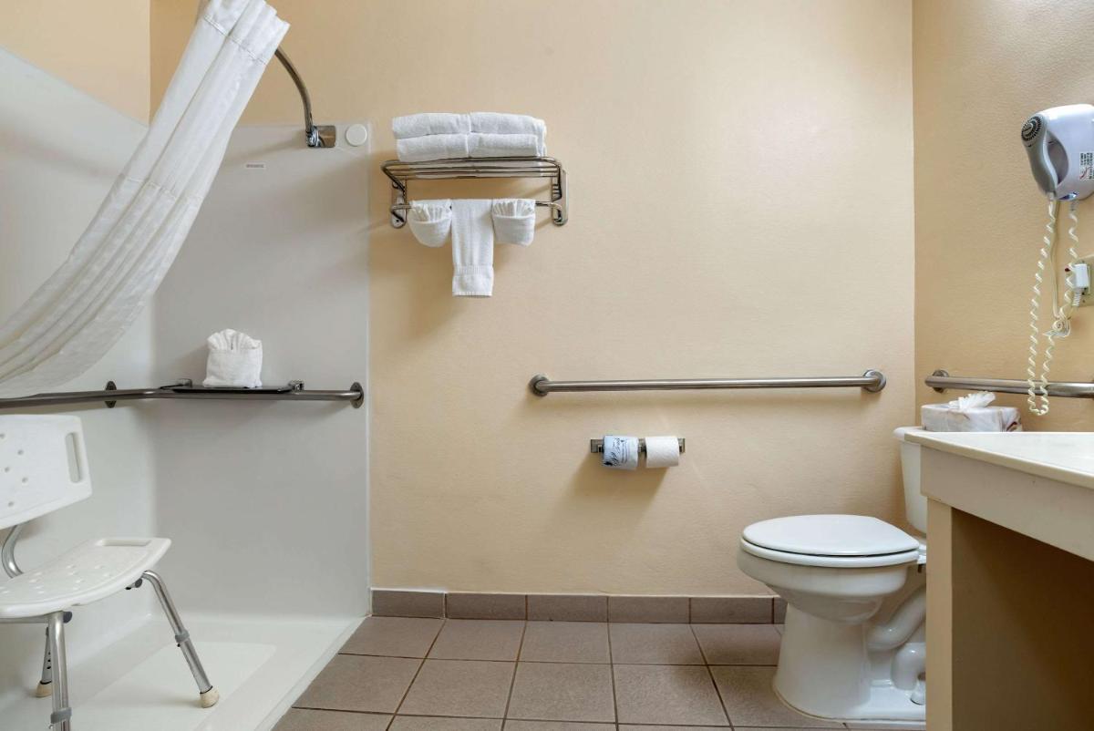 Comfort Suites Jacksonville Airport - Housity