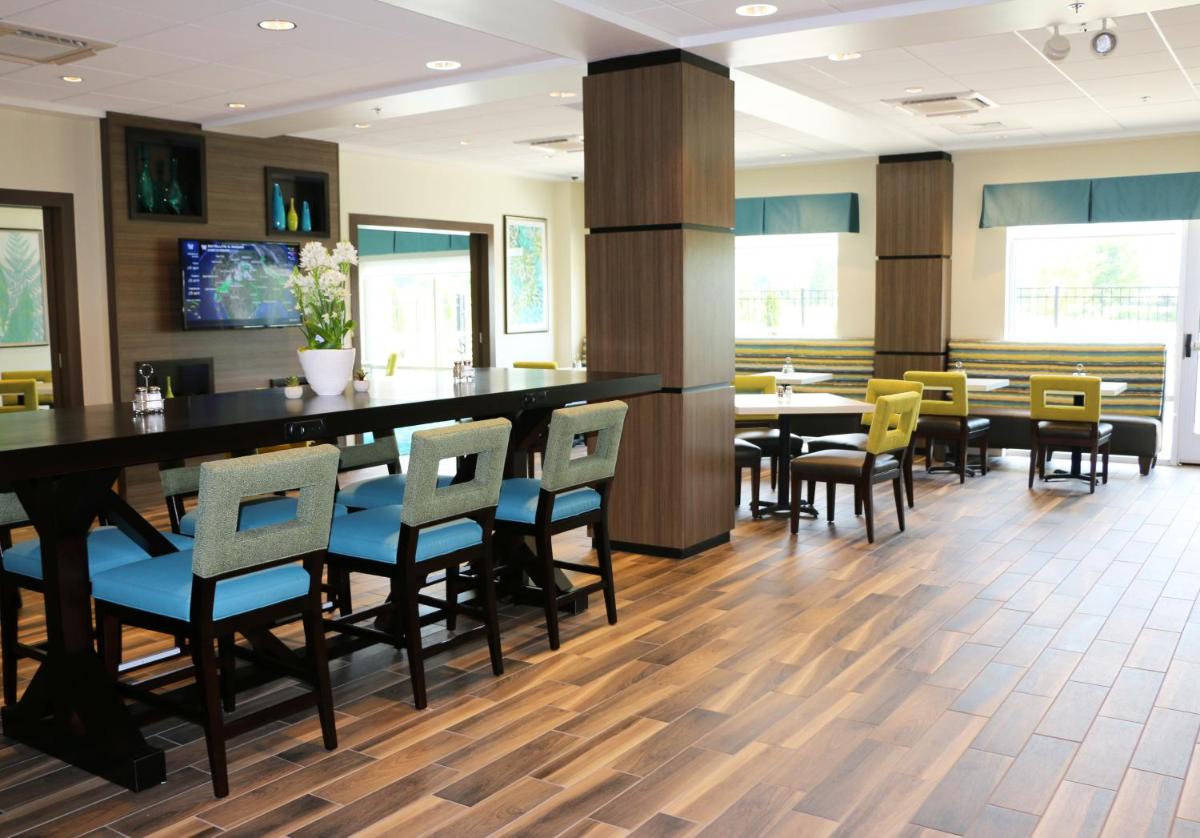 Holiday Inn Express & Suites - Hendersonville SE - Flat Rock by IHG - Housity