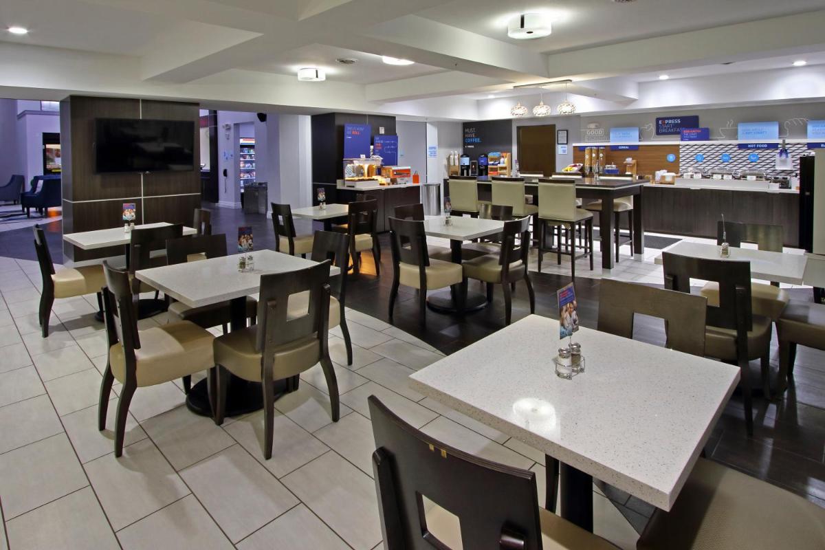 Holiday Inn Express and Suites Houston North - IAH Area, an IHG Hotel - Housity