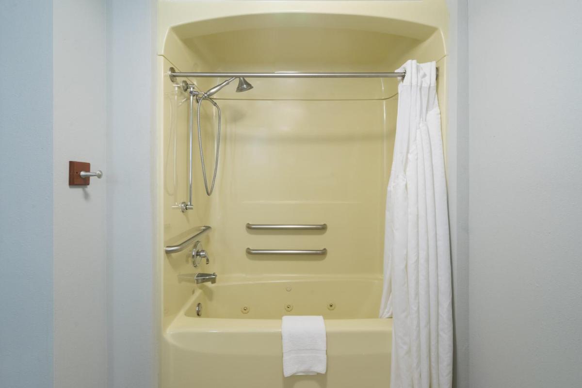 Holiday Inn Express Hotel & Suites Easton, an IHG Hotel - Housity
