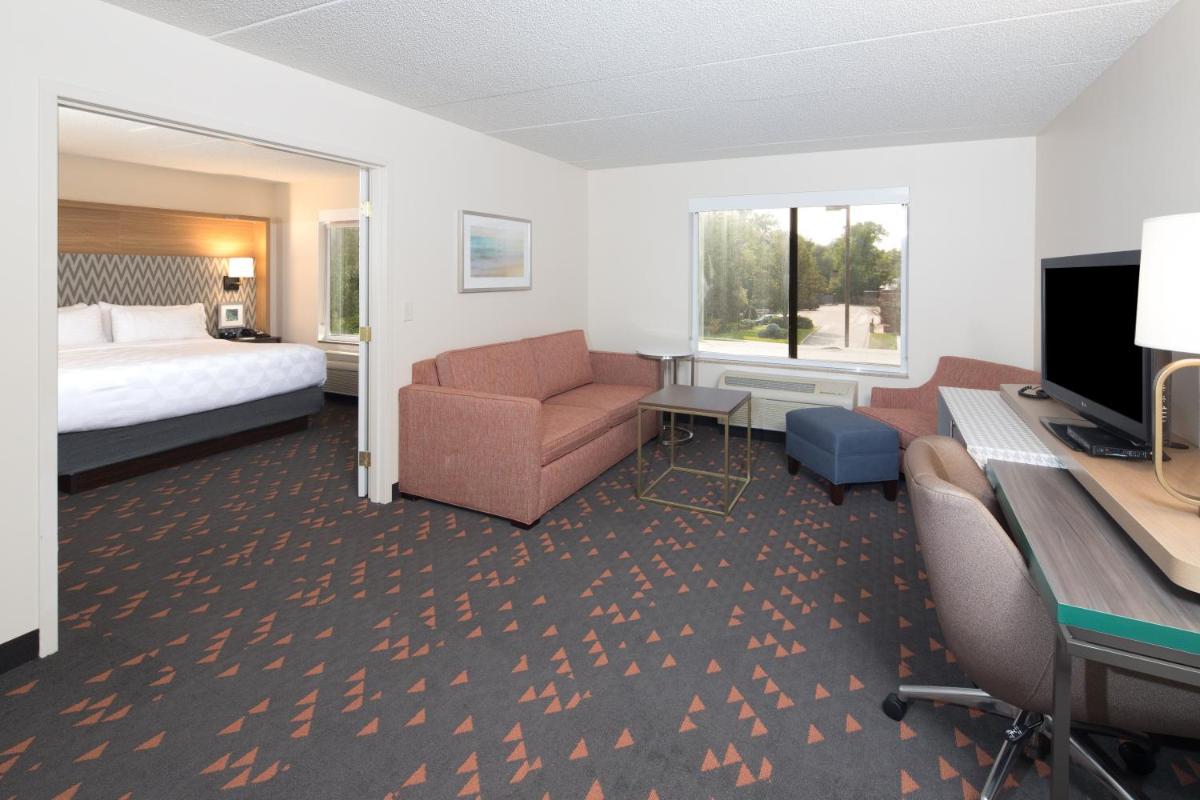 Holiday Inn Hotel & Suites Ann Arbor University of Michigan Area, an IHG Hotel - Housity