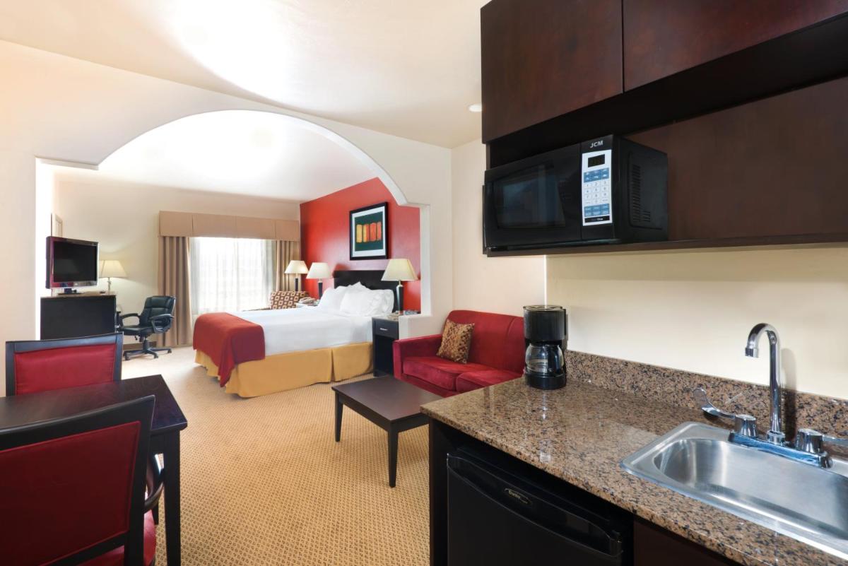 Holiday Inn Express & Suites Casa Grande by IHG - Housity
