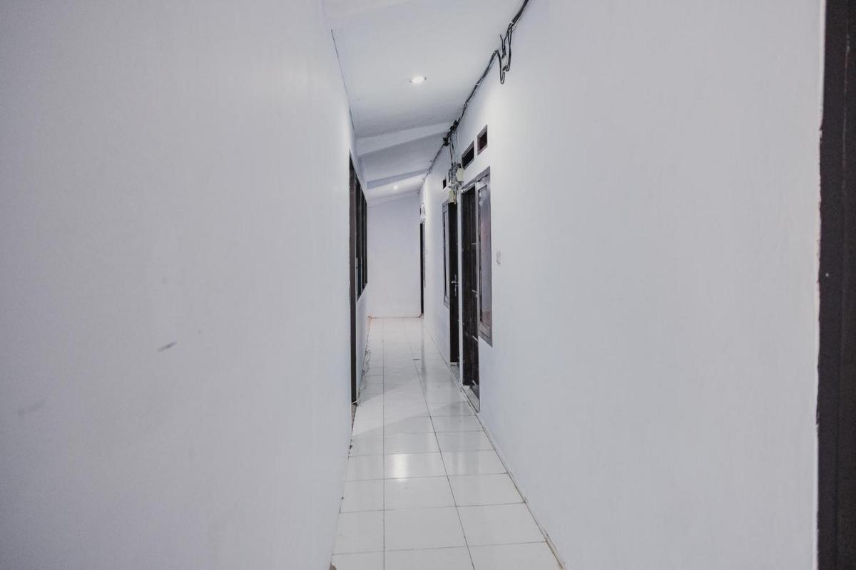 RedDoorz near Jalan Soeprapto Bengkulu - Housity