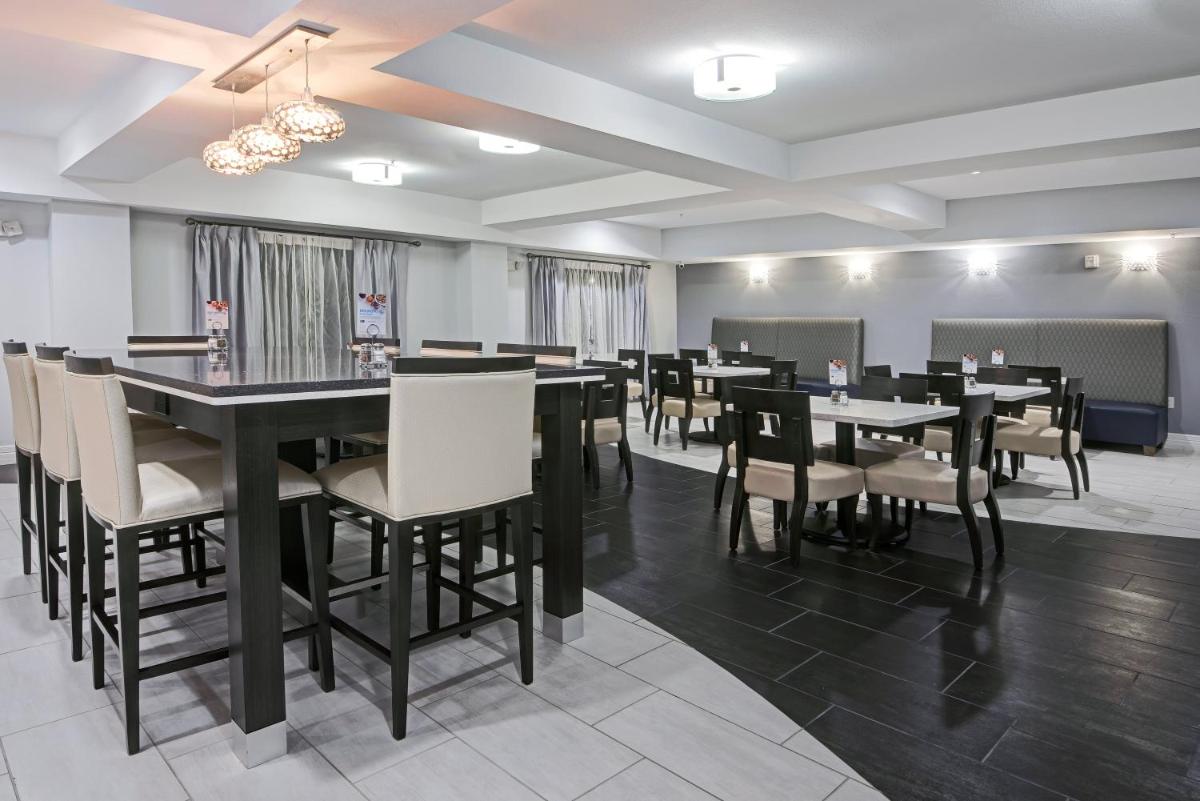 Holiday Inn Express and Suites Houston North - IAH Area, an IHG Hotel - Housity