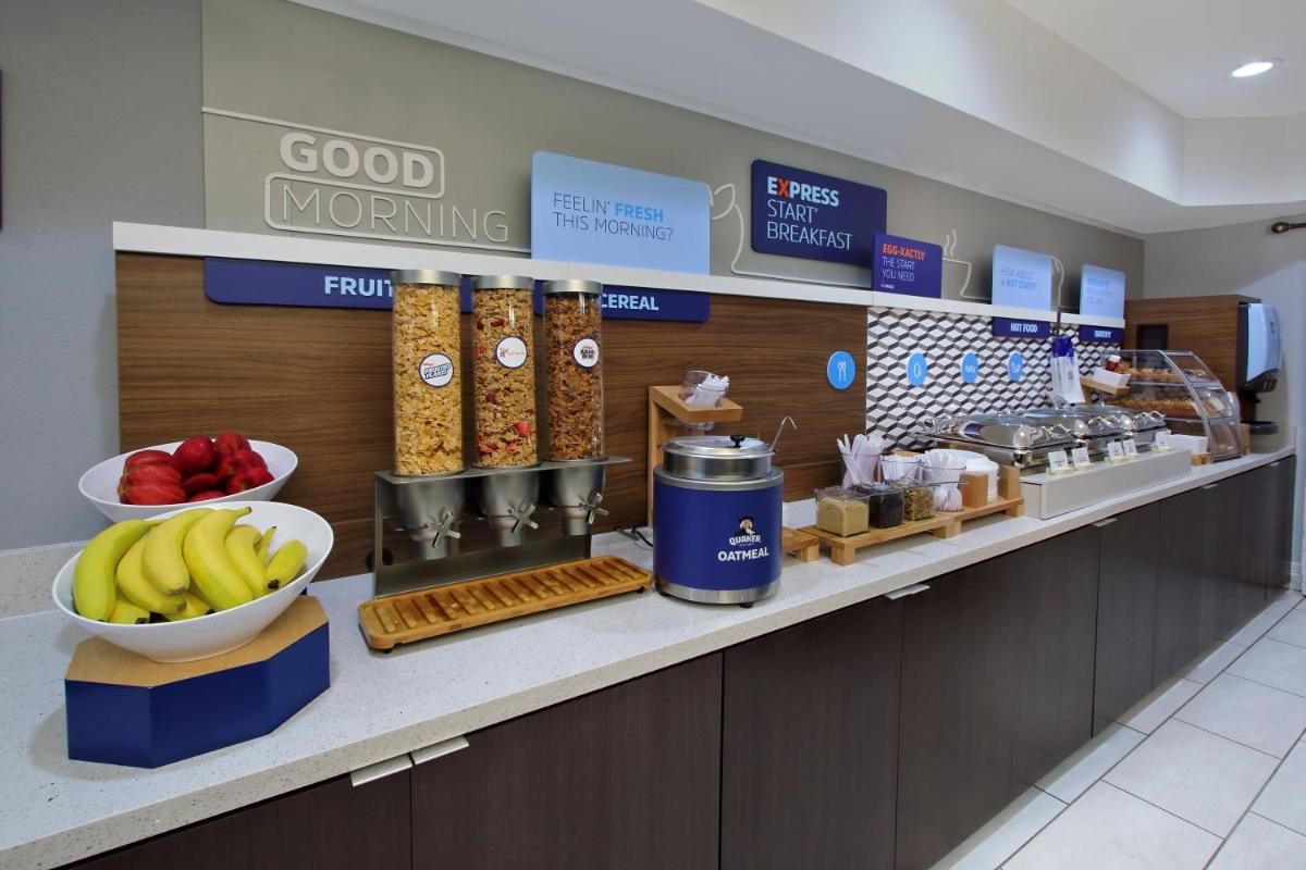 Holiday Inn Express and Suites Houston North - IAH Area, an IHG Hotel - Housity