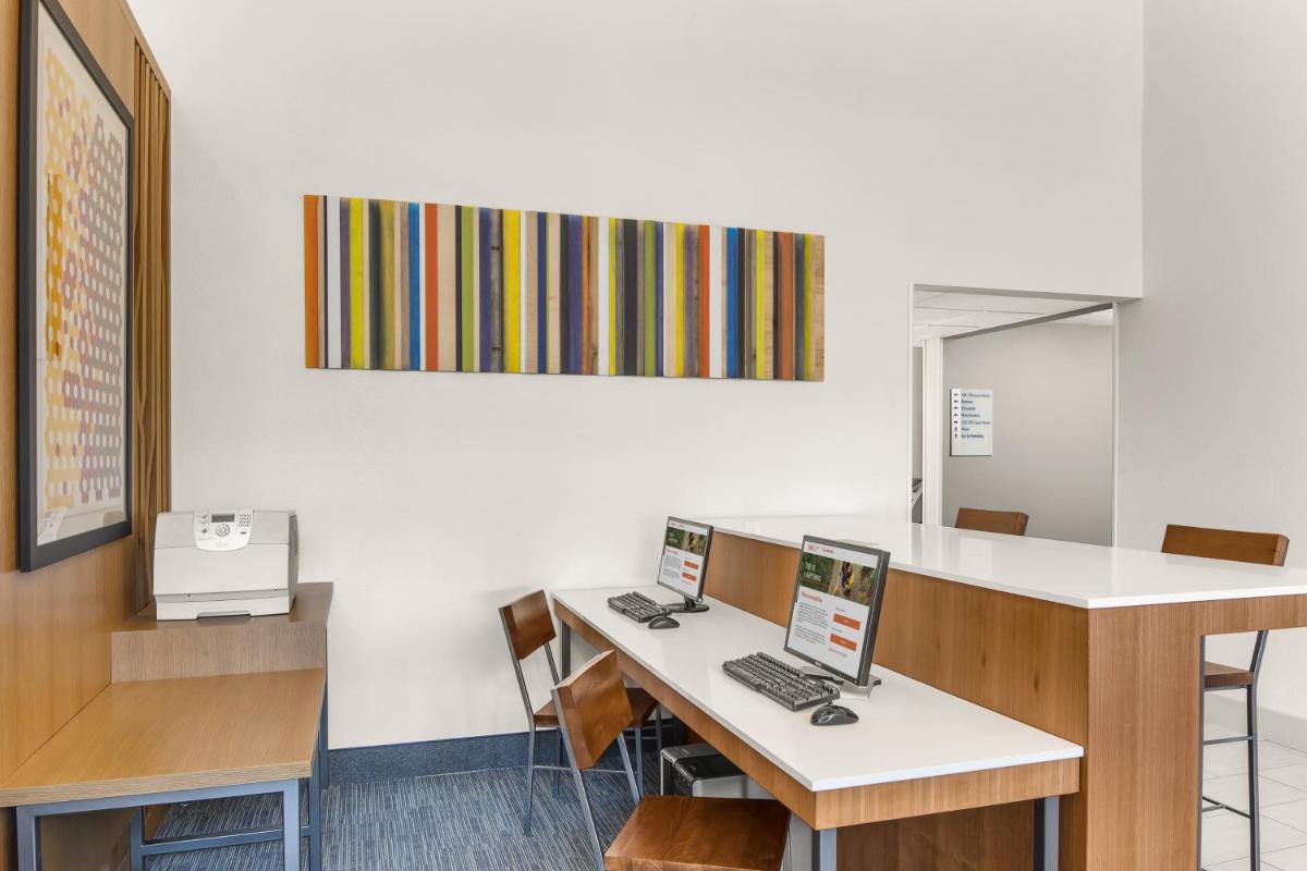 Holiday Inn Express Hotels & Suites Greenville-Spartanburg/Duncan, an IHG Hotel - Housity