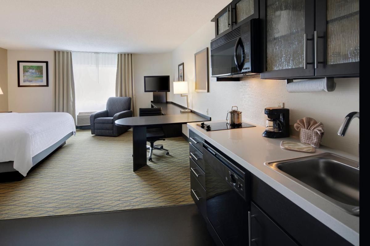 Candlewood Suites Rogers-Bentonville by IHG - Housity