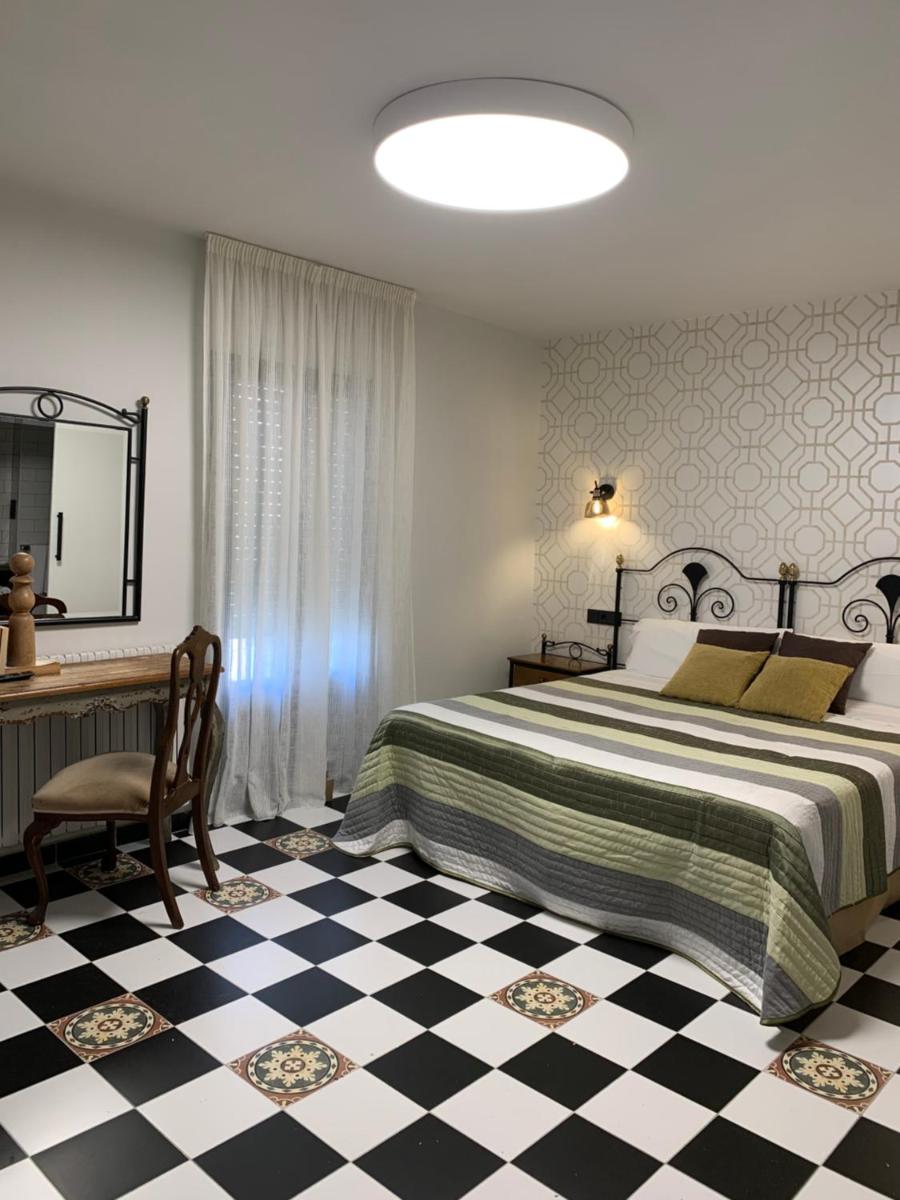 Hostal El Lechuguero - Housity