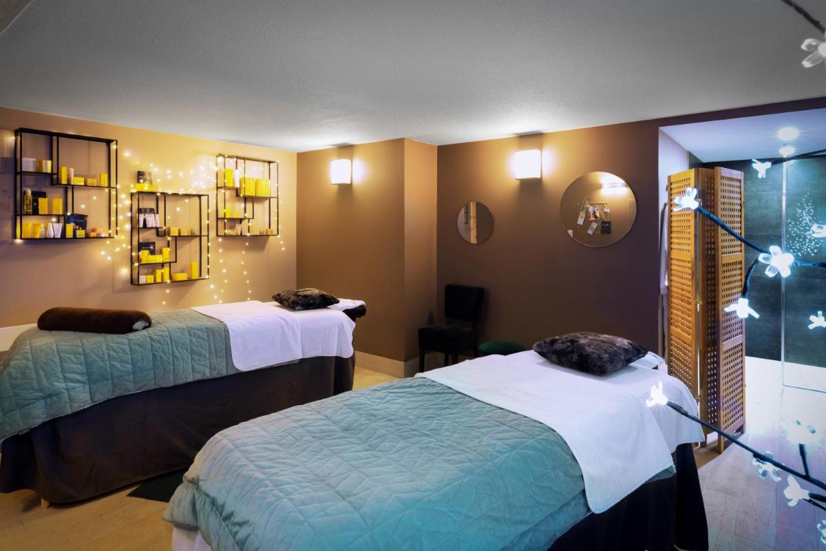 Un ou plusieurs lits dans un hébergement de l'établissement SOWELL HOTELS Le Parc & Spa