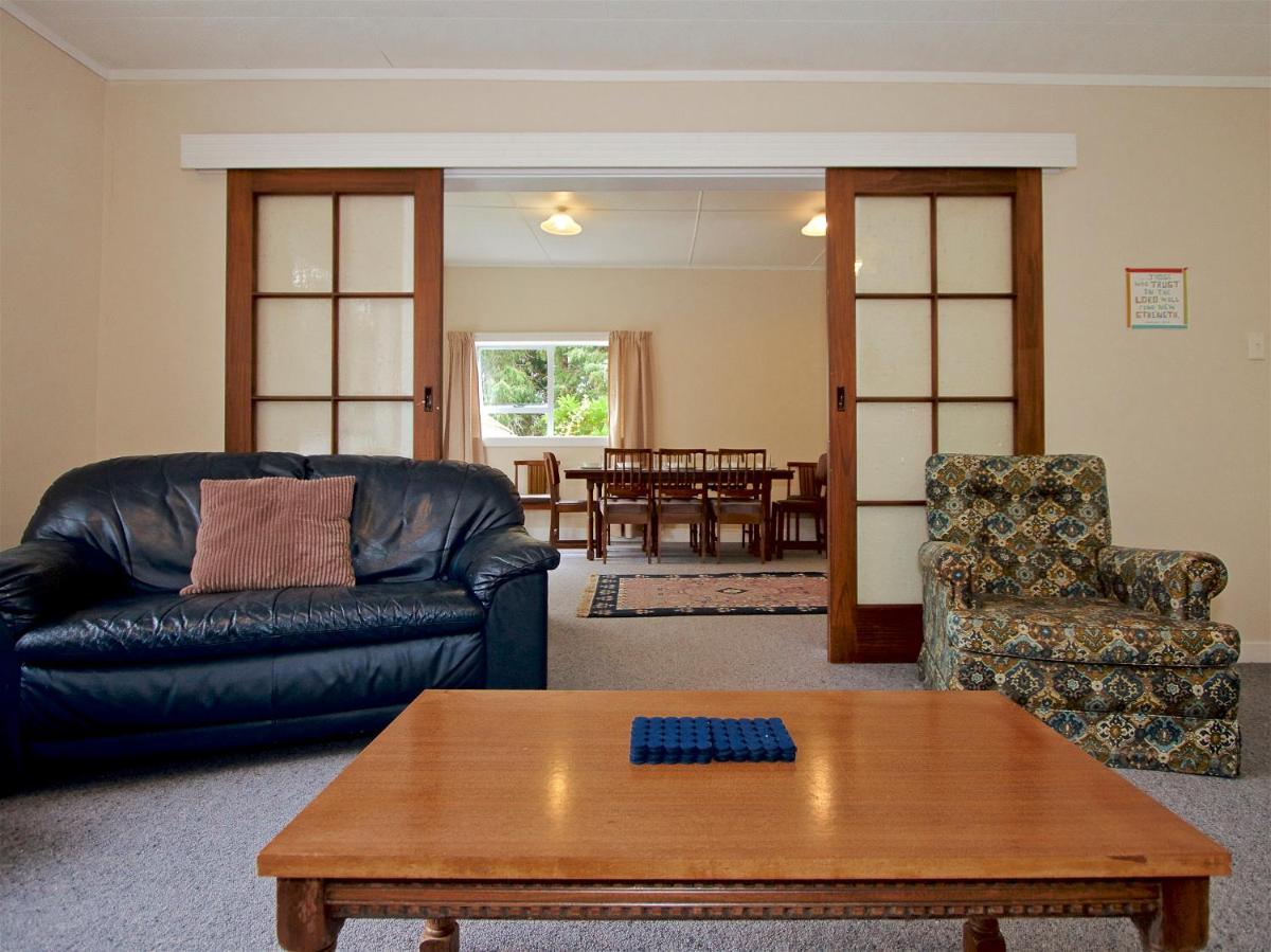 St Marys Vicarage Retreat - Raetihi Holiday Home - Housity