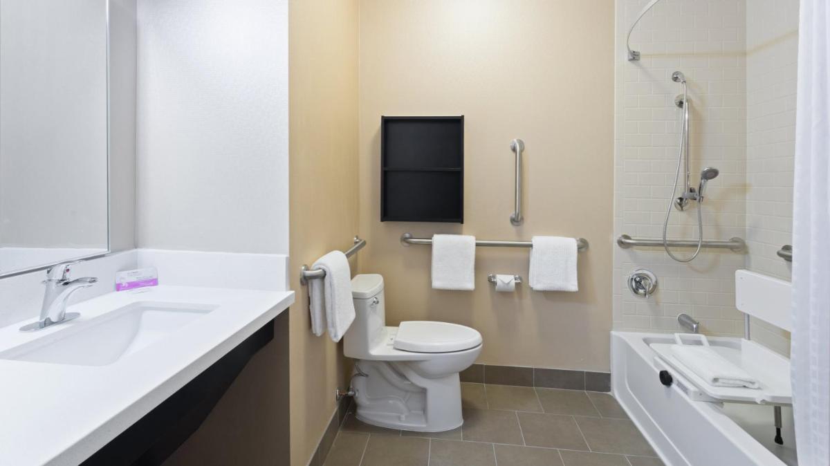 Candlewood Suites Grove City - Outlet Center by IHG - Housity