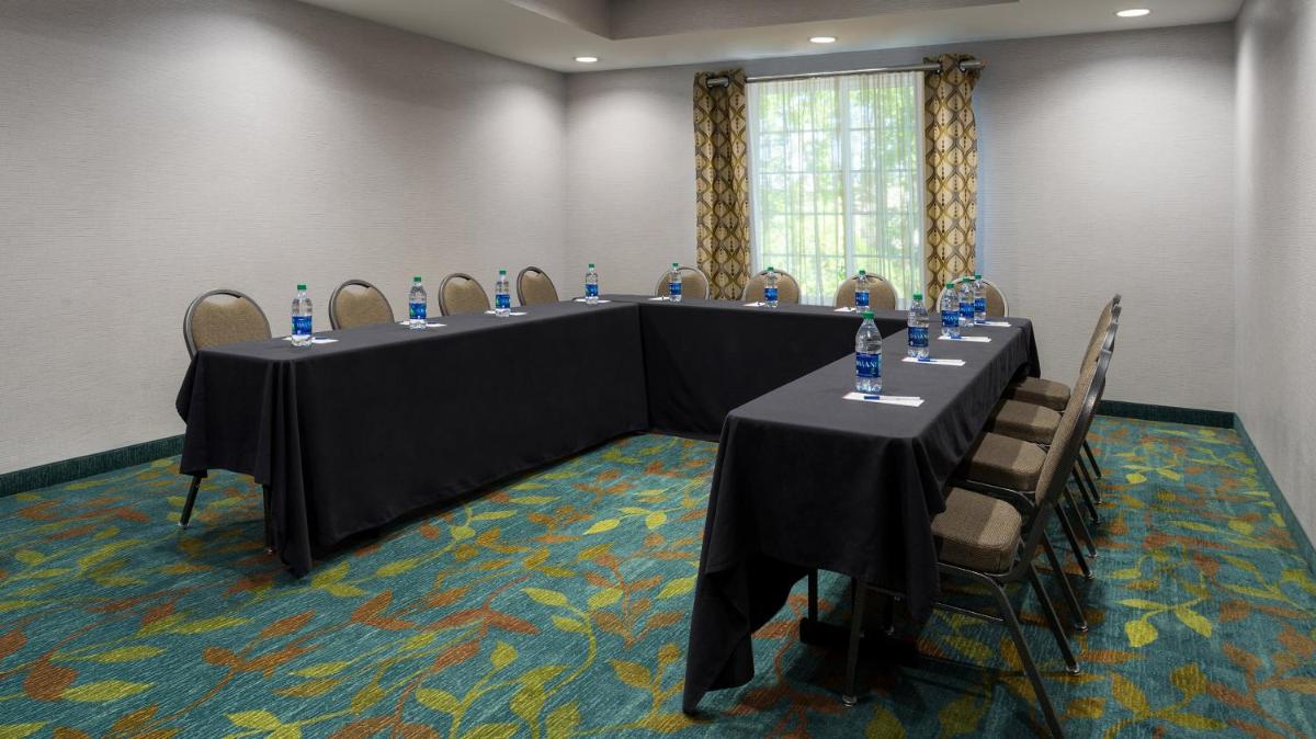 Candlewood Suites Grove City - Outlet Center by IHG - Housity
