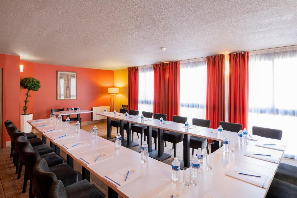Espace de conférence ou salle de réunion dans l'établissement SOWELL HOTELS Le Parc & Spa