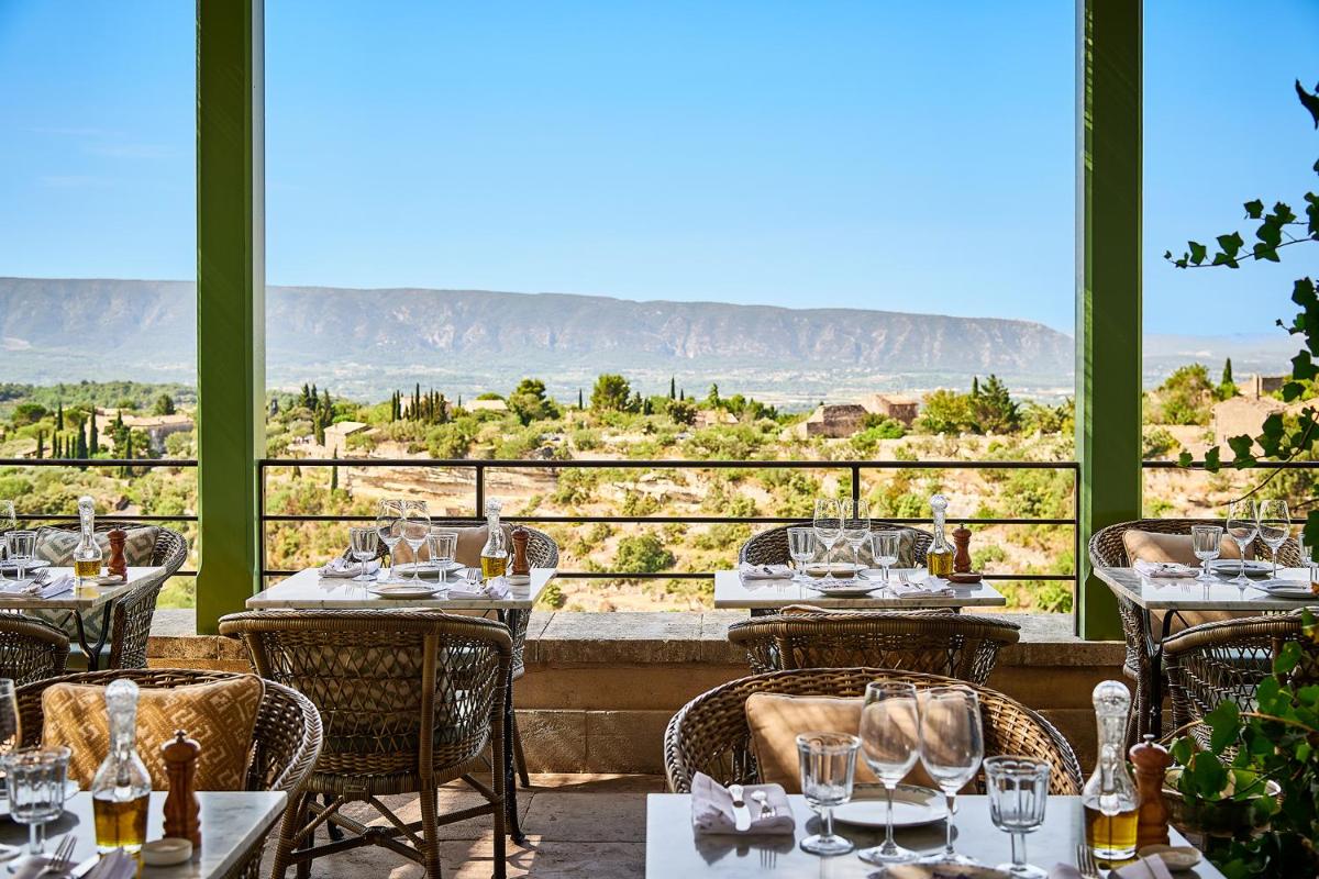 Vue générale sur la montagne ou vue sur la montagne depuis l'hôtel