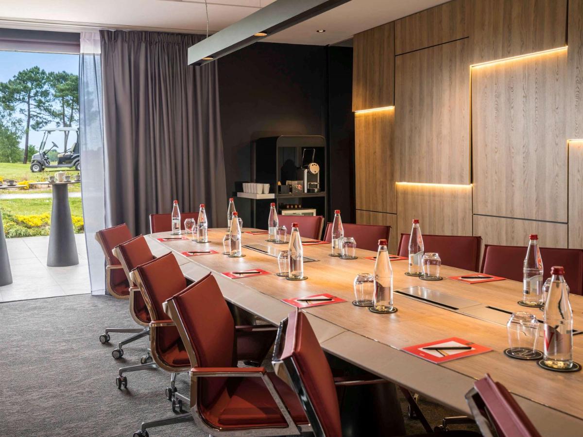 Espace de conférence ou salle de réunion dans l'établissement Cabot Hotel Bordeaux - MGallery Collection
