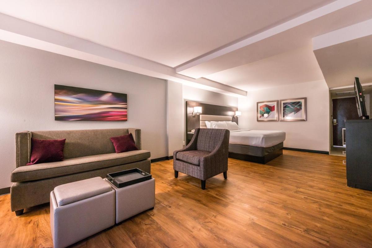 Holiday Inn Hotel and Suites Beaumont-Plaza I-10 & Walden, an IHG Hotel - Housity