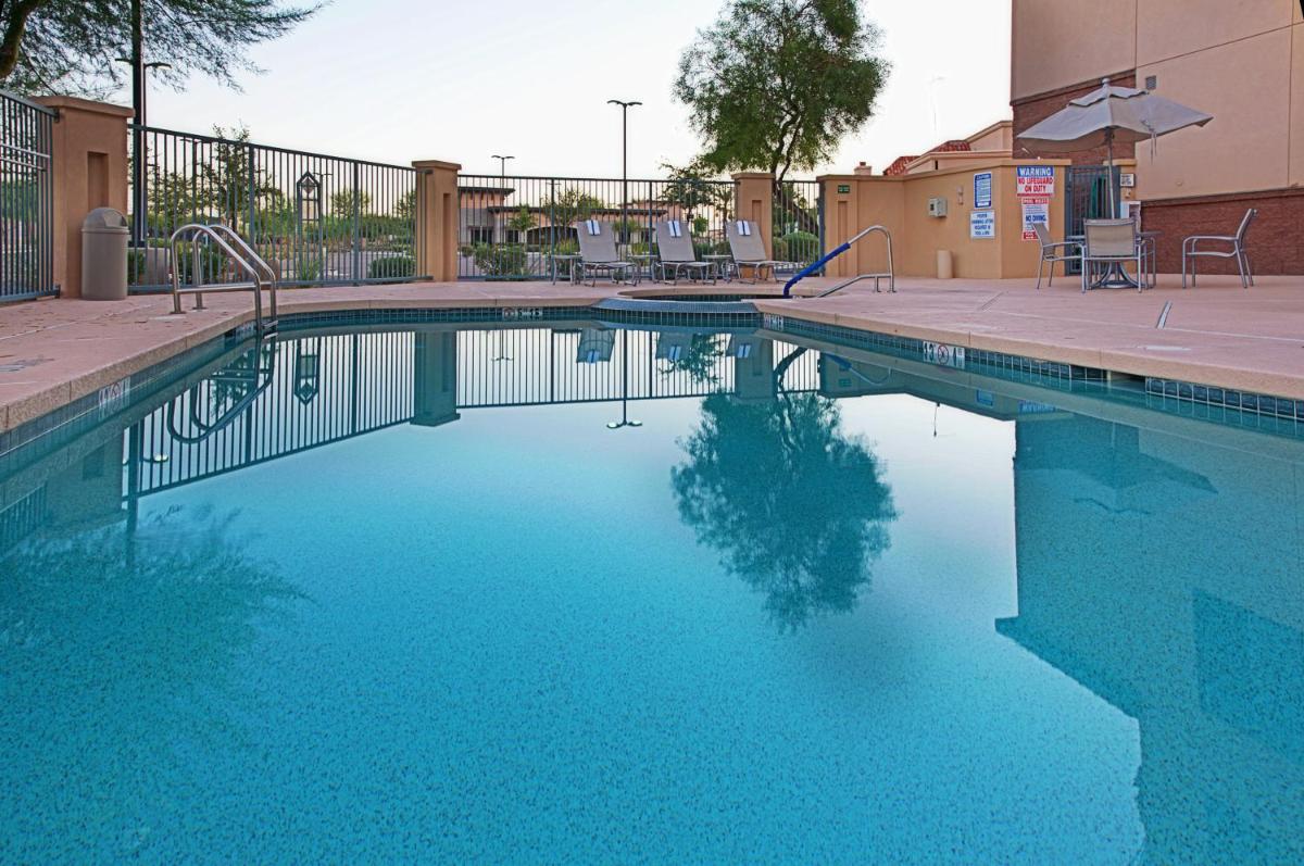 Holiday Inn & Suites Goodyear - West Phoenix Area by IHG - Housity
