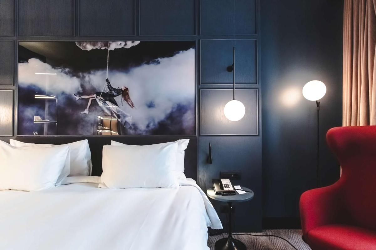 Cama o camas de una habitación en Radisson Blu Hotel, Madrid Prado