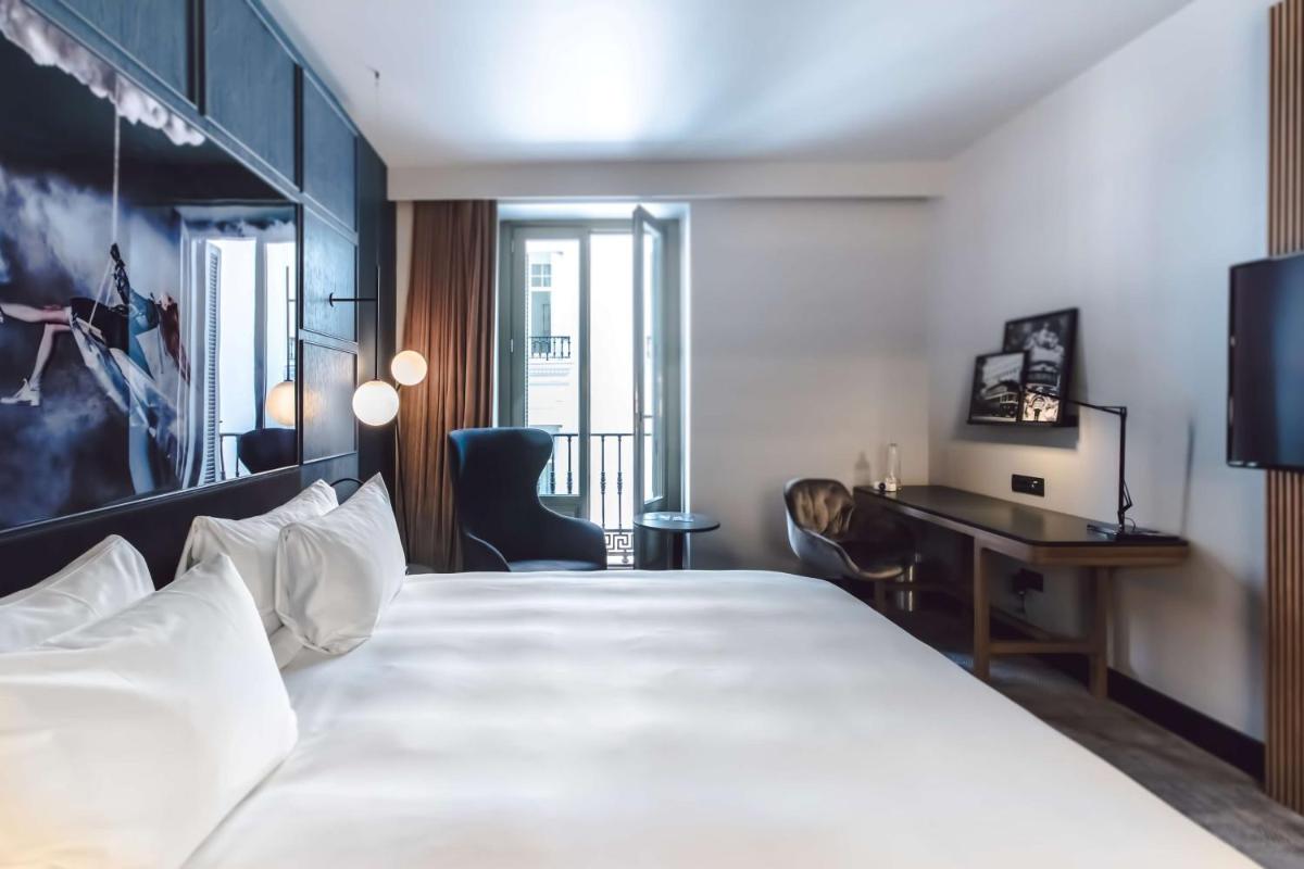 Cama o camas de una habitación en Radisson Blu Hotel, Madrid Prado