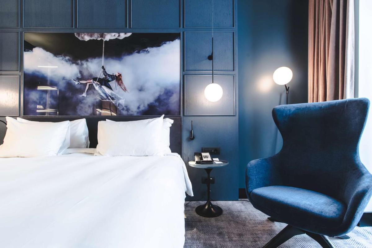 Cama o camas de una habitación en Radisson Blu Hotel, Madrid Prado