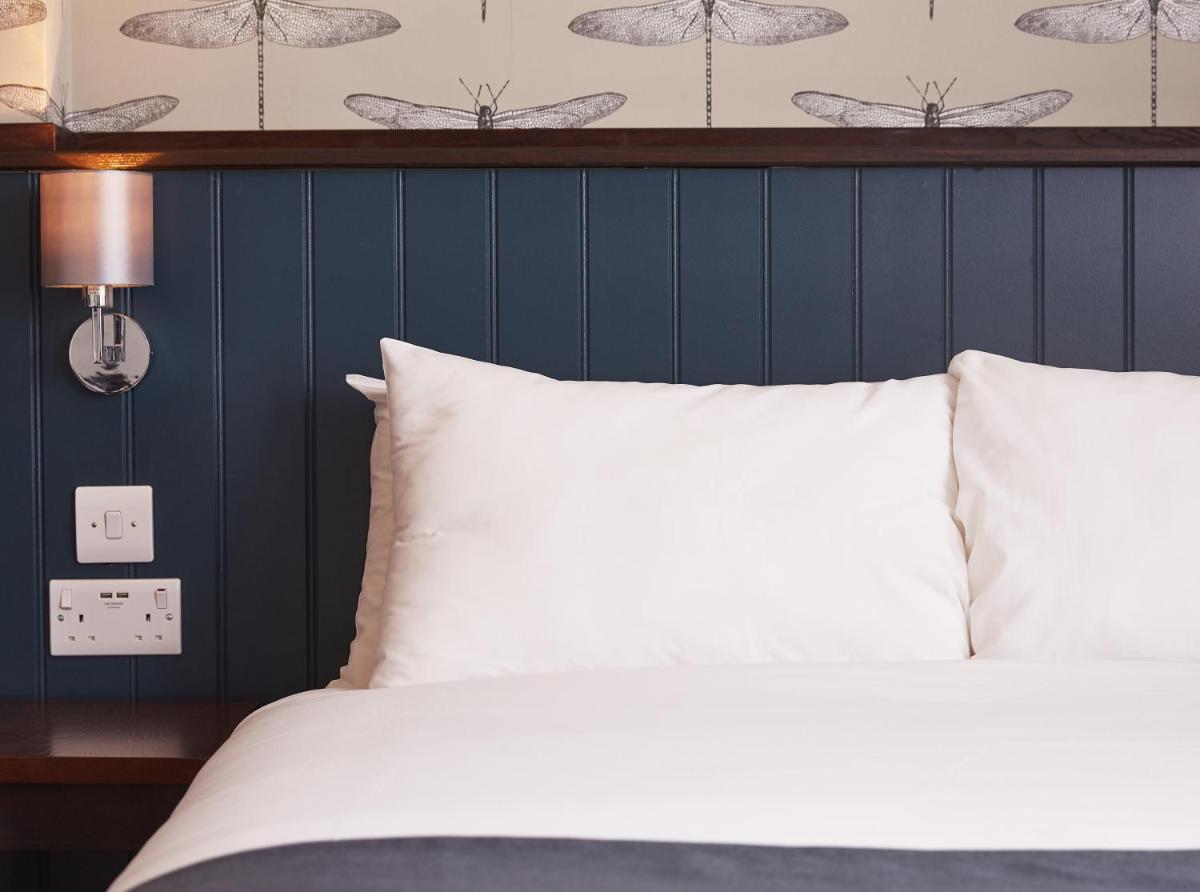Suitetrails - Corner House Inn by Greene King Inns