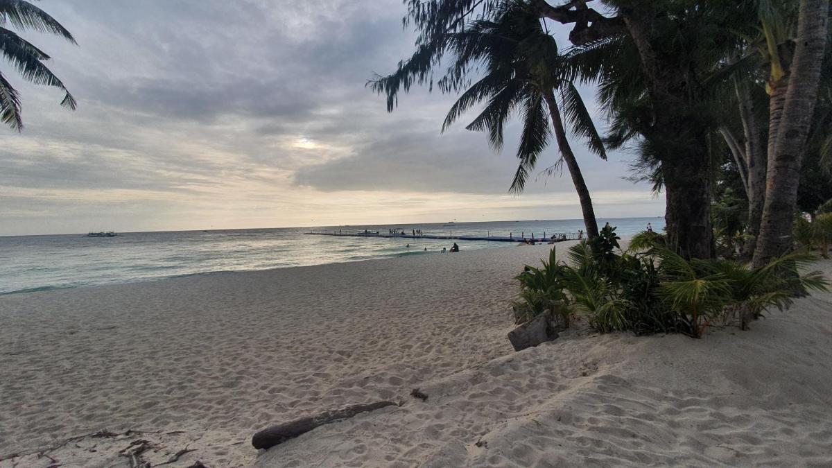 DiveGurus Boracay Beach Resort - Housity