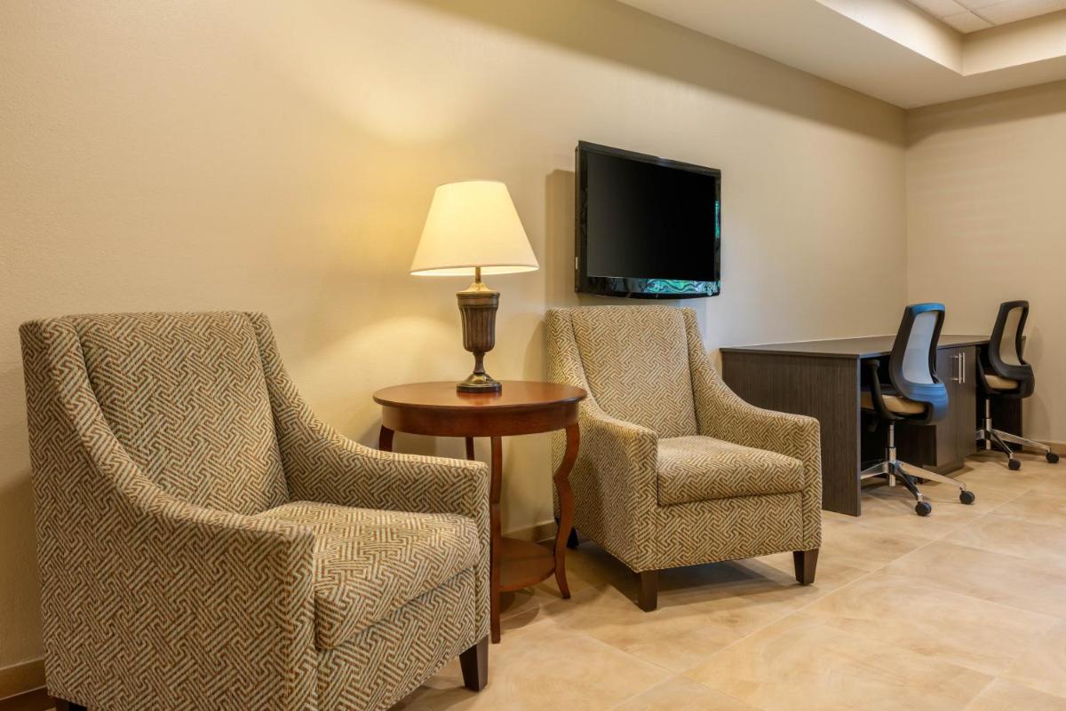Candlewood Suites Fort Myers/Sanibel Gateway, an IHG Hotel - Housity