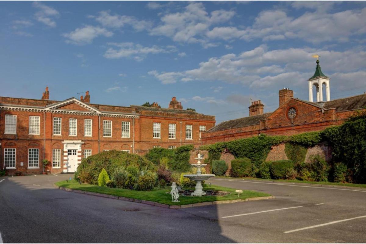 SK Baylis House Hotel - Housity