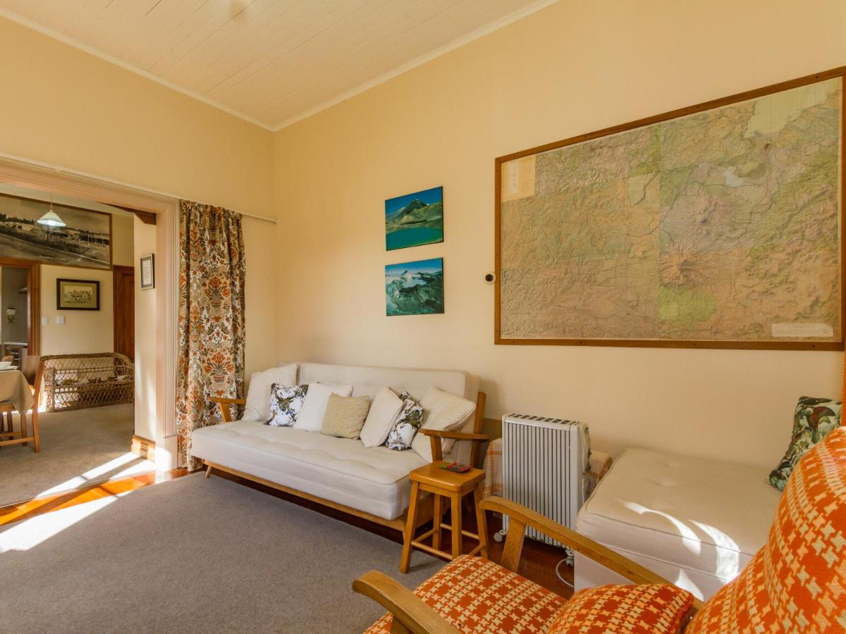 Kaha Cottage - Rangataua Holiday Home - Housity