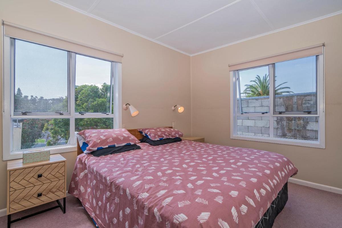 Sun Seeker Bach - Ferry Landing Holiday Home - Housity