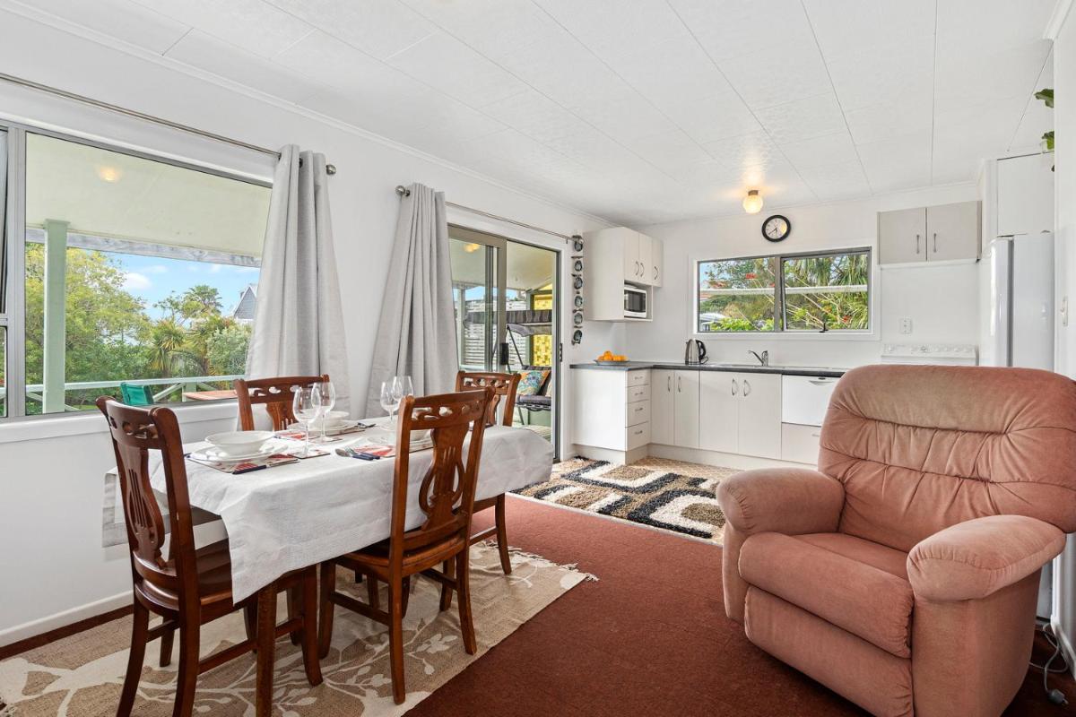 The Taranui Cottage - Mangawhai Heads Holiday Home - Housity