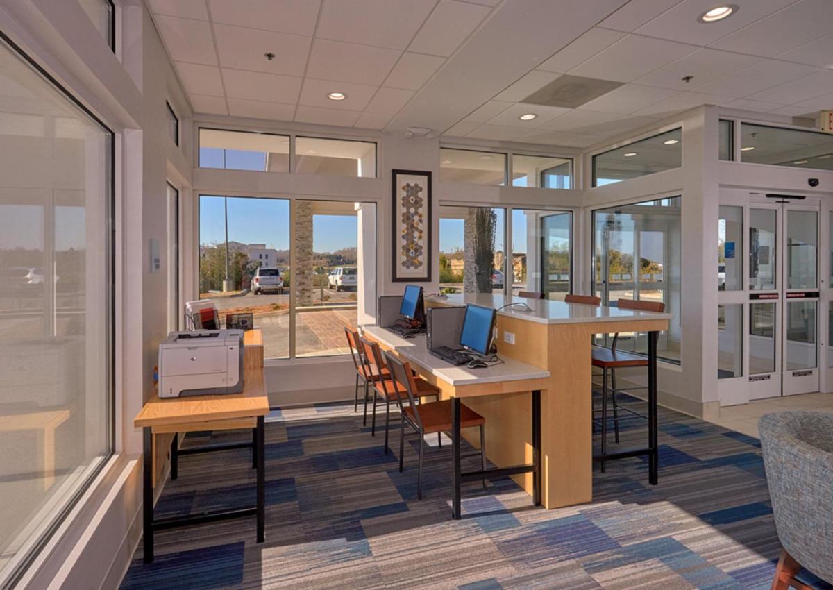 Holiday Inn Express Pigeon Forge – Sevierville, an IHG Hotel - Housity