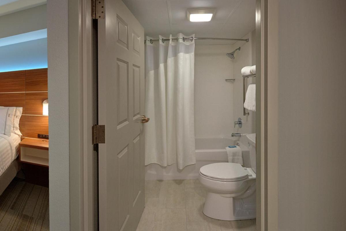 Holiday Inn Express Pigeon Forge – Sevierville, an IHG Hotel - Housity