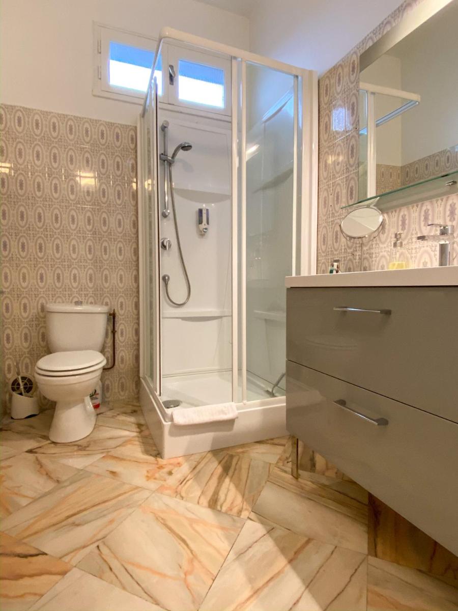 Appart Aux deux Colombes avec Balcon et Garage - Housity