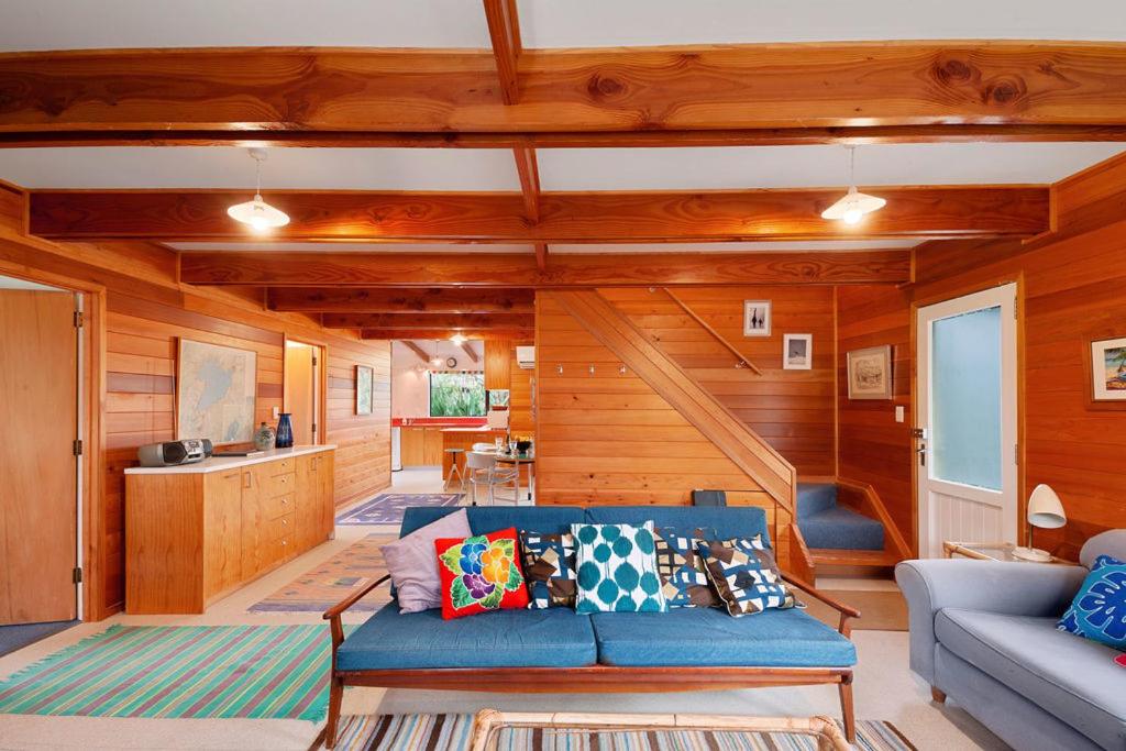 Parehopu Lake House - Taupo Holiday Home - Housity