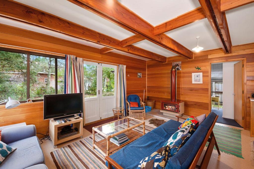Parehopu Lake House - Taupo Holiday Home - Housity